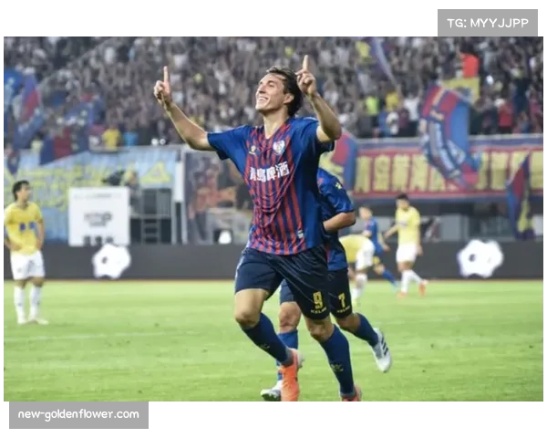 上海大胜辽宁升至积分榜首位 张镇麟面对旧主发挥出色